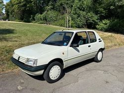 Weiß Gebraucht 1990 Peugeot 205 Limousine | 27.500 €