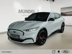 Weiss Gebraucht 2023 Ford Mustang Mach-E Premium SUV | 46.730 € (Teuer)