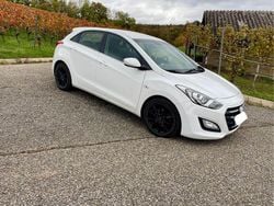 Weiß Gebraucht 2015 Hyundai i30 Classic Limousine | 9.800 € (Etwas zu teuer)