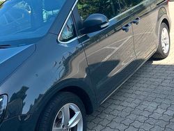 Grau Gebraucht 2011 VW Sharan Van / Kleinbus | 8.999 € (Fairer Preis)