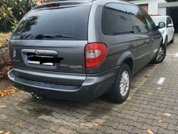 Grau Gebraucht 2004 Chrysler Grand Voyager Van / Kleinbus | 1.700 € (Fairer Preis)