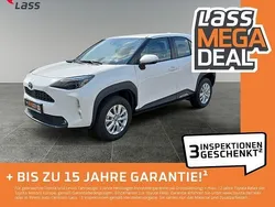 Schneeweiß Gebraucht 2024 Toyota Yaris Hybrid Comfort | 24.980 € (Fairer Preis)