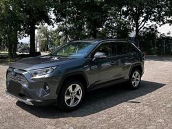 Grau Gebraucht 2021 Toyota RAV4 Hybrid SUV | 29.999 € (Guter Preis)