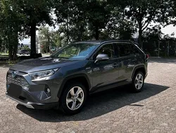 Grau Gebraucht 2021 Toyota RAV4 Hybrid SUV | 29.999 € (Fairer Preis)