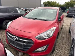 Rot Gebraucht 2017 Hyundai i30 Kombi | 4.700 € (Fairer Preis)