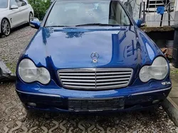 Blau Gebraucht 2001 Mercedes C240 Limousine | 2.000 € (Fairer Preis)