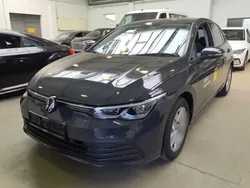 Uranograu Gebraucht 2023 VW Golf VIII Life Limousine | 20.900 € (Guter Preis)