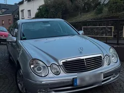 Silber Gebraucht 2004 Mercedes E240 Limousine | 6.700 € (Teuer)