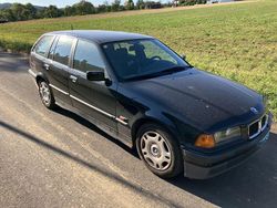 Schwarz Gebraucht 1996 BMW 318 Kombi | 1.290 € (Superpreis)