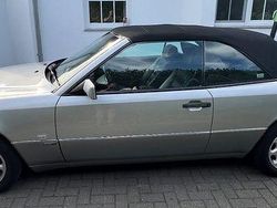 Silber Gebraucht 1997 Mercedes E220 Sportline Cabrio | 17.750 €