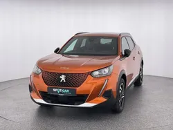 Orange (metallic) Gebraucht 2023 Peugeot e-2008 Allure SUV | 23.870 € (Fairer Preis)
