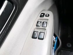 Grau Gebraucht 2008 Kia Carnival Van / Kleinbus | 4.000 €