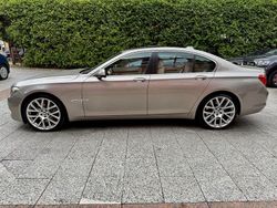 Silber Gebraucht 2009 BMW 750 Limousine | 11.980 €