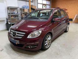 Rot Gebraucht 2009 Mercedes B200 Sport Van / Kleinbus | 6.900 € (Fairer Preis)