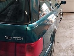 Grün Gebraucht 1993 Audi 80 Kombi | 8.990 €