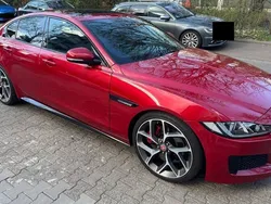 Rot Gebraucht 2018 Jaguar XE S Limousine | 24.950 € (Fairer Preis)