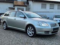 Silber Gebraucht 2005 Toyota Avensis Executive Kombi | 7.390 €