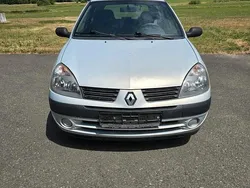 Silber Gebraucht 2004 Renault Clio II Kleinwagen | 750 €