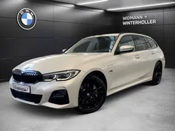Weiß Gebraucht 2022 BMW 330e Shadowline Kombi | 38.230 € (Etwas zu teuer)