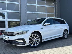 Gletscherweiß Gebraucht 2023 VW Passat Elegance Kombi | 37.990 € (Teuer)