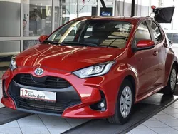 Rot Gebraucht 2022 Toyota Yaris Hybrid Kleinwagen | 22.390 € (Etwas zu teuer)