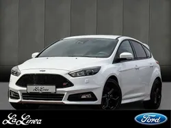 Weiß Gebraucht 2018 Ford Focus Sport Limousine | 19.990 € (Fairer Preis)