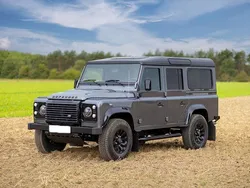 Grau Gebraucht 2016 Land Rover Defender SUV | 71.000 €