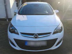 Weiß Gebraucht 2015 Opel Astra Style Limousine | 8.150 € (Guter Preis)