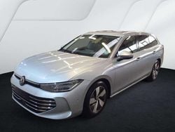 Oyster silver metallic Gebraucht 2025 VW Passat Elegance Kombi | 37.876 € (Superpreis)