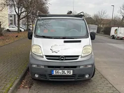 Grau Gebraucht 2004 Opel Vivaro Van | 1.800 €