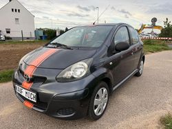 Grau Gebraucht 2009 Toyota Aygo Kleinwagen | 3.000 € (Fairer Preis)