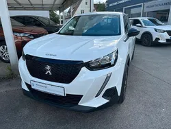 Schneeweiß Gebraucht 2022 Peugeot 2008 Active SUV | 15.990 € (Guter Preis)
