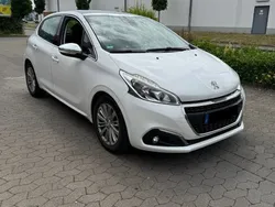 Weiß Gebraucht 2018 Peugeot 208 Allure Kleinwagen | 9.200 € (Fairer Preis)