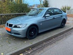 Grau Gebraucht 2006 BMW 318 Limousine | 2.500 € (Superpreis)