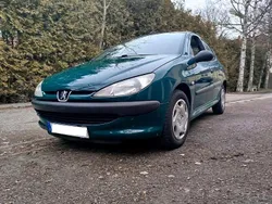 Grün Gebraucht 2001 Peugeot 206 Kleinwagen | 1.600 € (Fairer Preis)