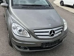 Kometgrau metalliclack Gebraucht 2006 Mercedes B170 Van / Kleinbus | 2.200 € (Superpreis)