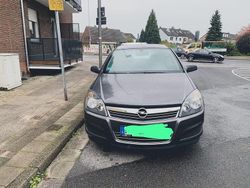 Grau Gebraucht 2009 Opel Astra Limousine | 2.150 € (Guter Preis)