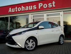 Weiß Gebraucht 2014 Toyota Aygo X-play Kleinwagen | 6.999 € (Fairer Preis)