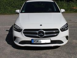 Weiß Gebraucht 2021 Mercedes B180 Van / Kleinbus | 18.400 € (Guter Preis)