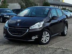 Schwarz Gebraucht 2013 Peugeot 208 Active Kleinwagen | 6.950 € (Fairer Preis)