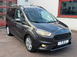 Grau Gebraucht 2021 Ford Tourneo Courier Titanium Van / Kleinbus | 17.600 € (Teuer)