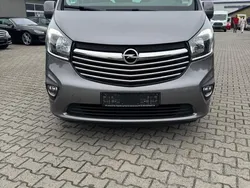 Grau Gebraucht 2018 Opel Vivaro Van | 21.900 €