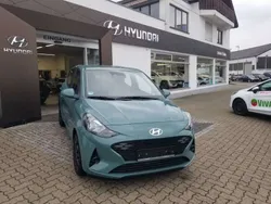 Grün Neu 2025 Hyundai i10 Trend Kleinwagen | 16.990 € (Fairer Preis)