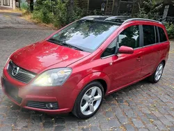 Rot Gebraucht 2006 Opel Zafira Van / Kleinbus | 4.599 € (Teuer)