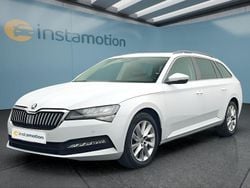 Weiß Gebraucht 2022 Skoda Superb Kombi | 26.499 € (Guter Preis)