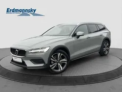 Vapour grey (grau) Gebraucht 2023 Volvo V60 CC Plus Kombi | 44.360 € (Etwas zu teuer)