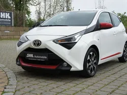 Weiß Gebraucht 2018 Toyota Aygo Connect Style Kleinwagen | 9.999 € (Fairer Preis)
