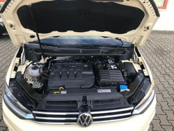 Gelb Gebraucht 2019 VW Touran Comfortline Van / Kleinbus | 14.900 € (Guter Preis)