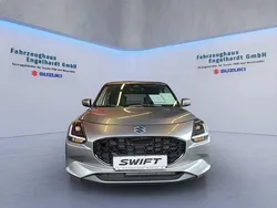 Silber Neu 2025 Suzuki Swift Comfort+ Limousine | 19.500 €