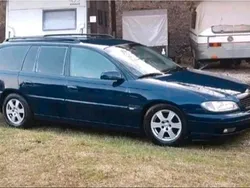 Blau Gebraucht 2002 Opel Omega Kombi | 1.000 €